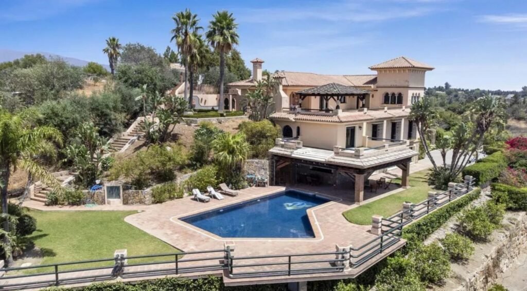 6 Bed Finca – Cortijo for Sale in Estepona – Estate with Pool & Tennis