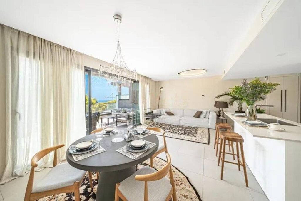 3 Bed Middle Floor Apartment for Sale in Estepona – Las Mesas with Large Terrace