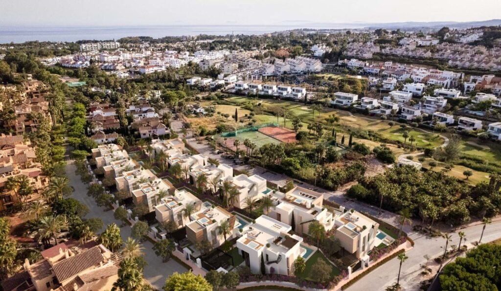 5 Bed Detached Villa for Sale in Estepona – Private Pool & Solarium