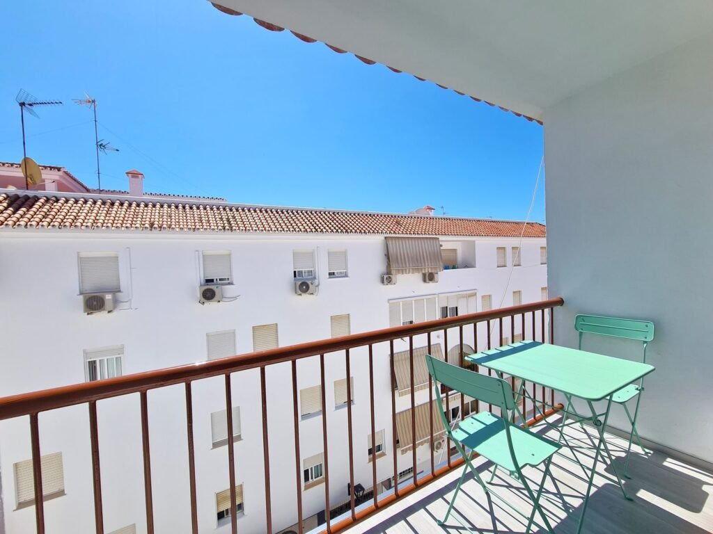 4 Bed Top Floor Apartment for Sale in Estepona – Renovated Central Home with Terrace