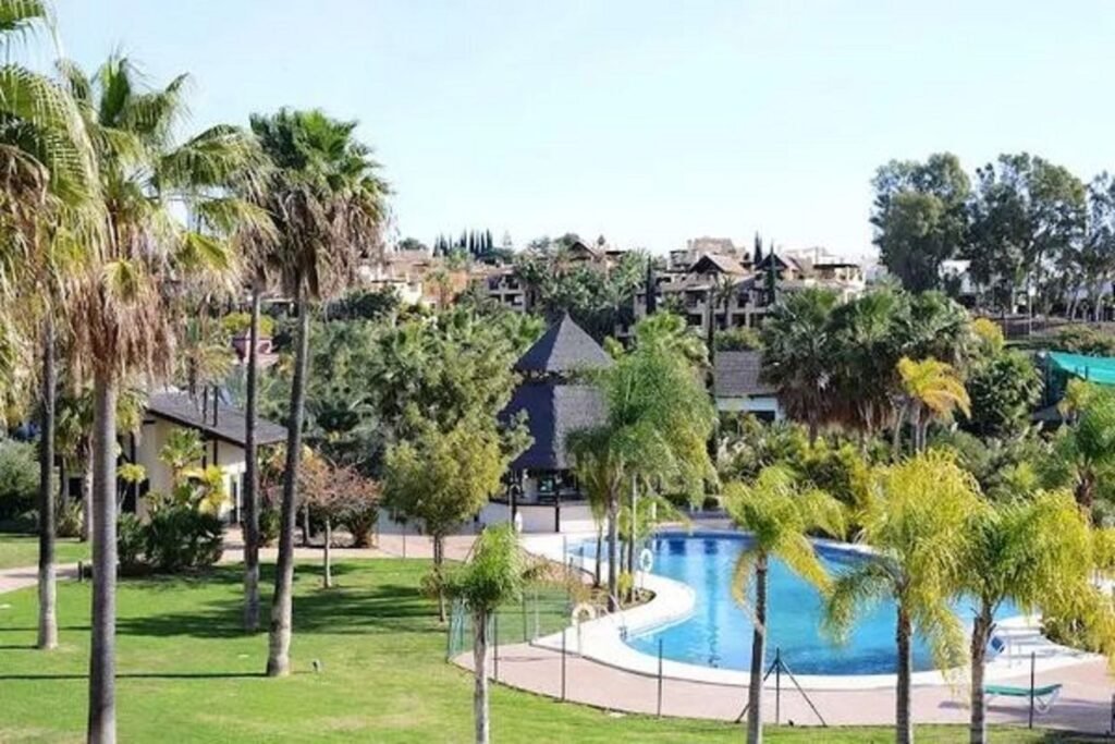 2 Bed Middle Floor Apartment for Sale in Estepona – Sea Views & Gated Community