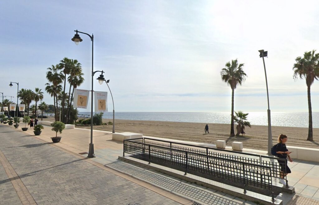 Bar for Sale in Estepona – Beachfront Venue with Two Terraces
