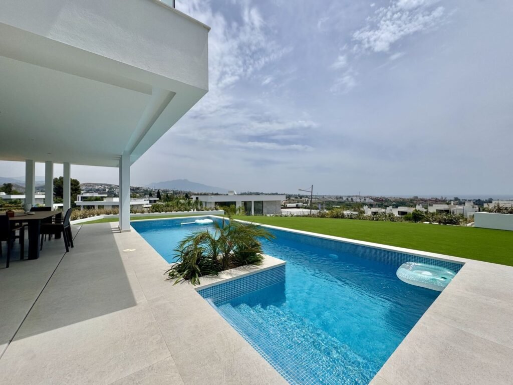 6 Bed Detached Villa for Sale in Cancelada – Private Pool & Sea Views