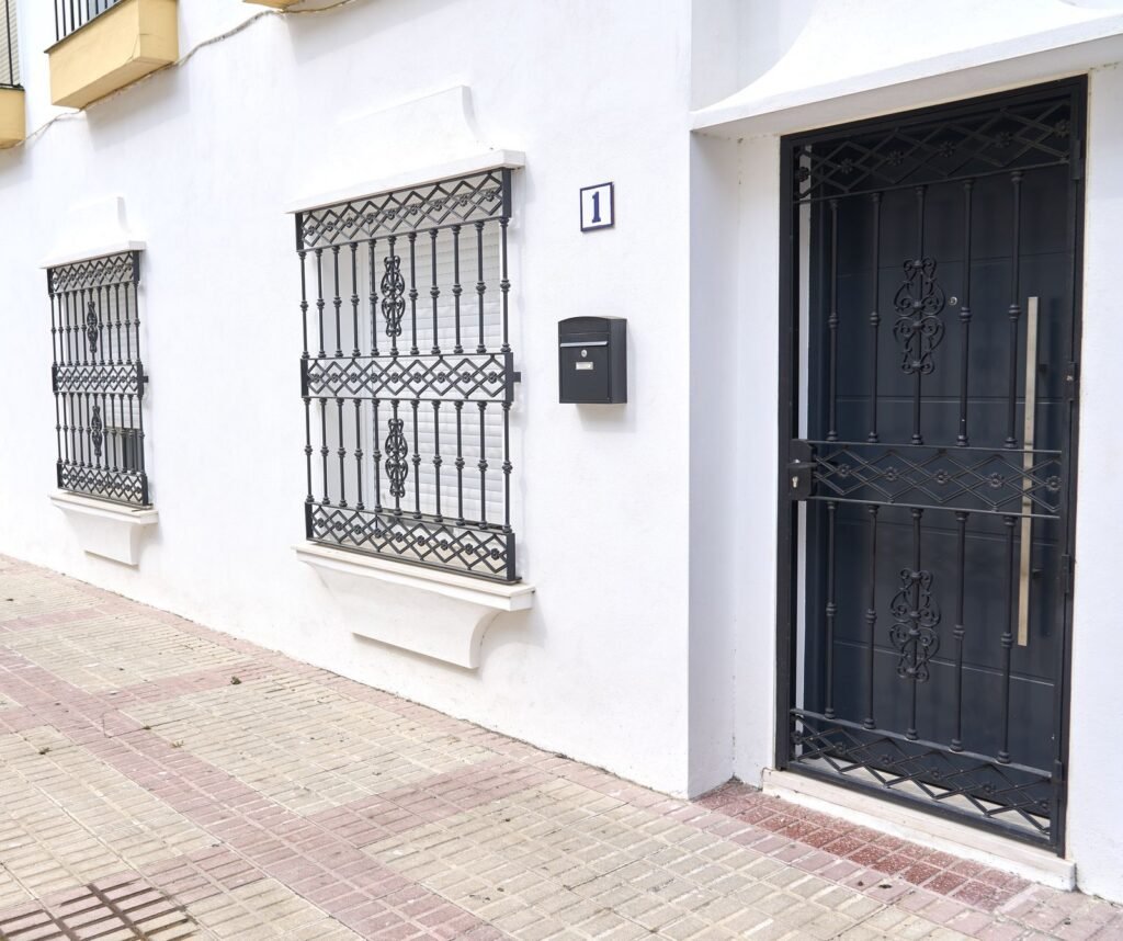 3 Bed Ground Floor Apartment for Sale in Estepona – Renovated Home with Private Studio