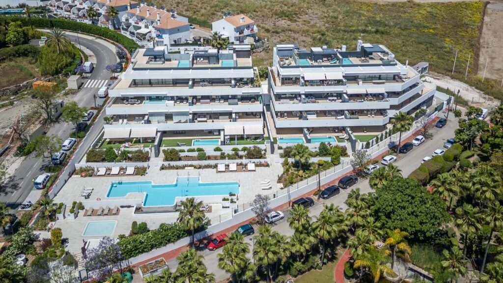 5 Bed Middle Floor Apartment for Sale in Estepona – 29-Unit Gated Community