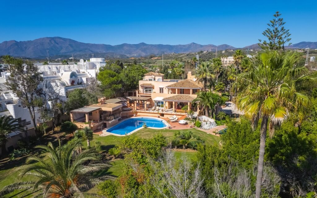 8 Bed Detached Villa for Sale in New Golden Mile – Beachfront Pool & 1,013 m²
