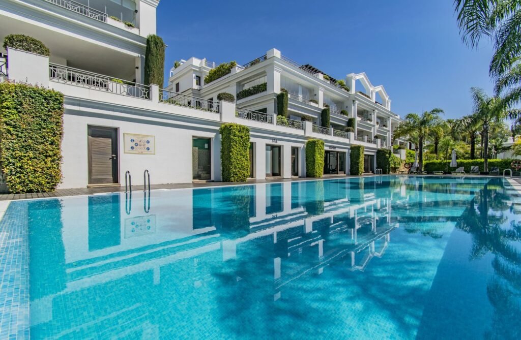 5 Bed Penthouse for Sale in Estepona – Beachfront Duplex with Solarium & Sea Views