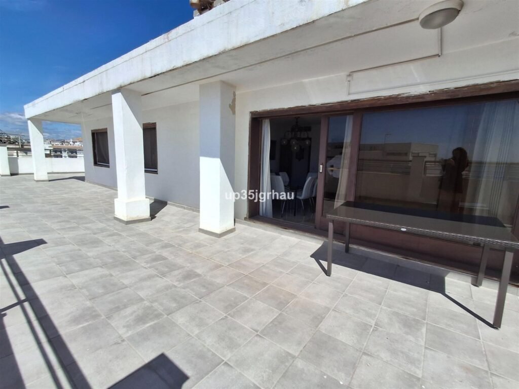 4 Bed Penthouse for Sale in Estepona – Front-Line Beach Setting with Sea Views