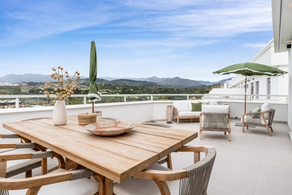 3 Bed Penthouse for Sale in Cancelada – South-Facing with Rooftop & Sea Views