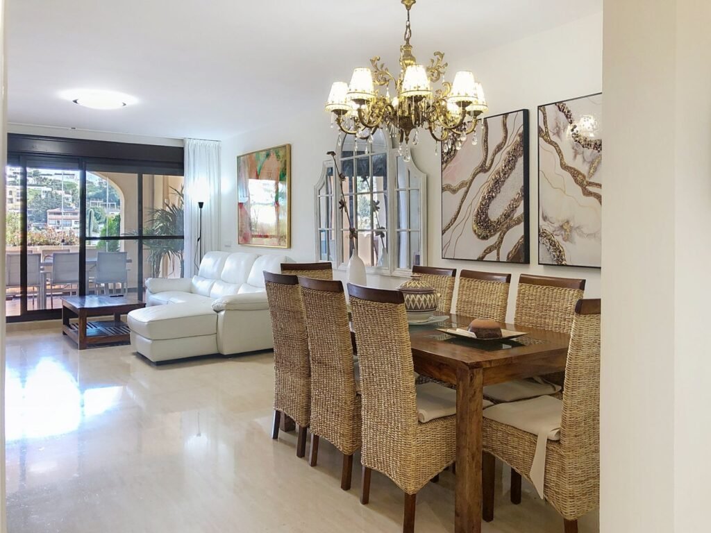 3 Bed Middle Floor Apartment for Sale in Estepona – Golf Views & Glass Terrace