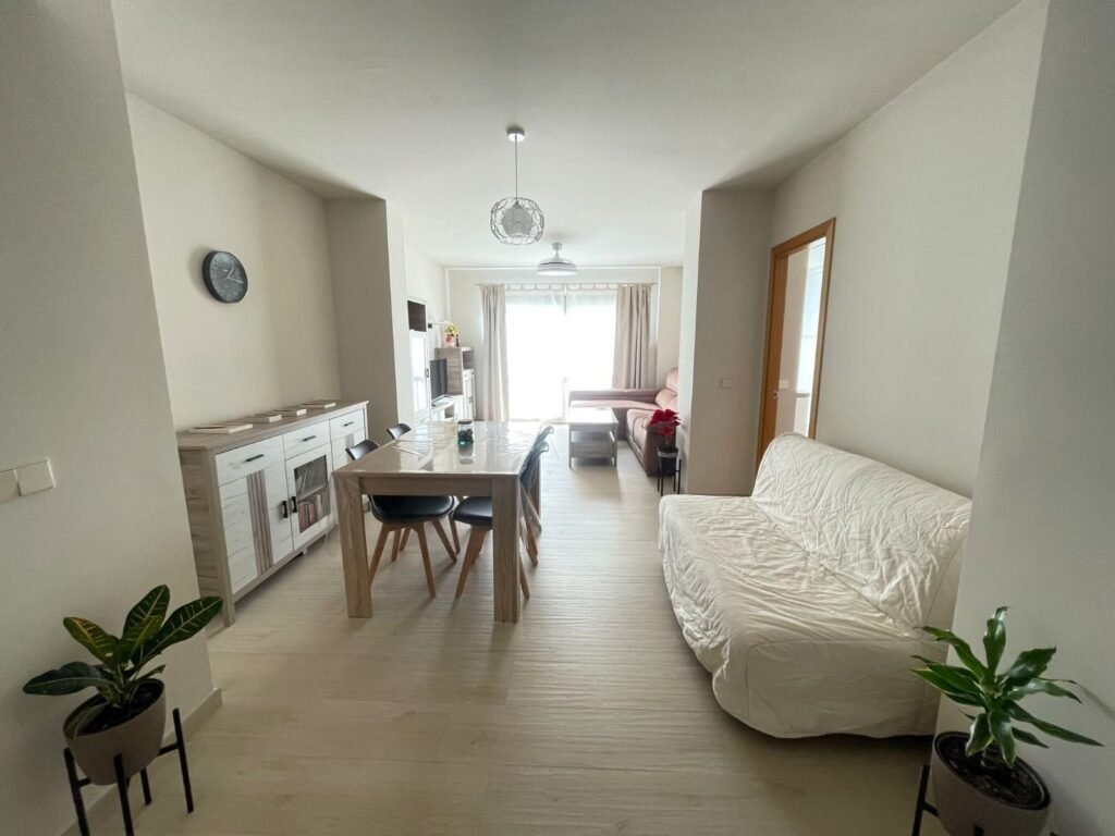 3 Bed Middle Floor Apartment for Sale in Estepona – 50m from the Beach