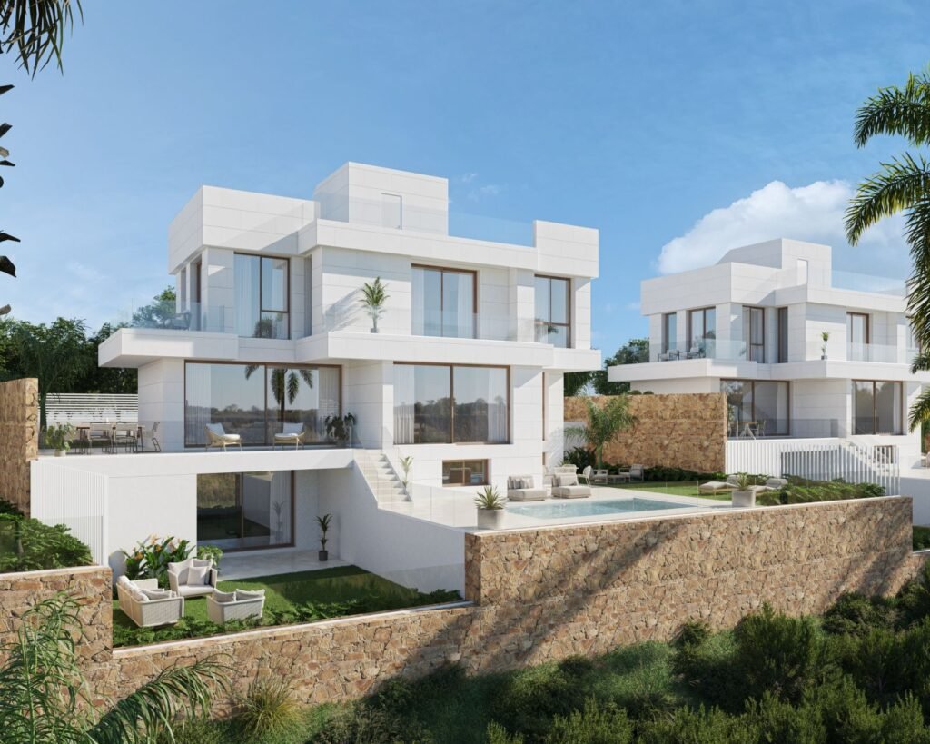 4 Bed Detached Villa for Sale in Estepona – Golf Front with Sea Views