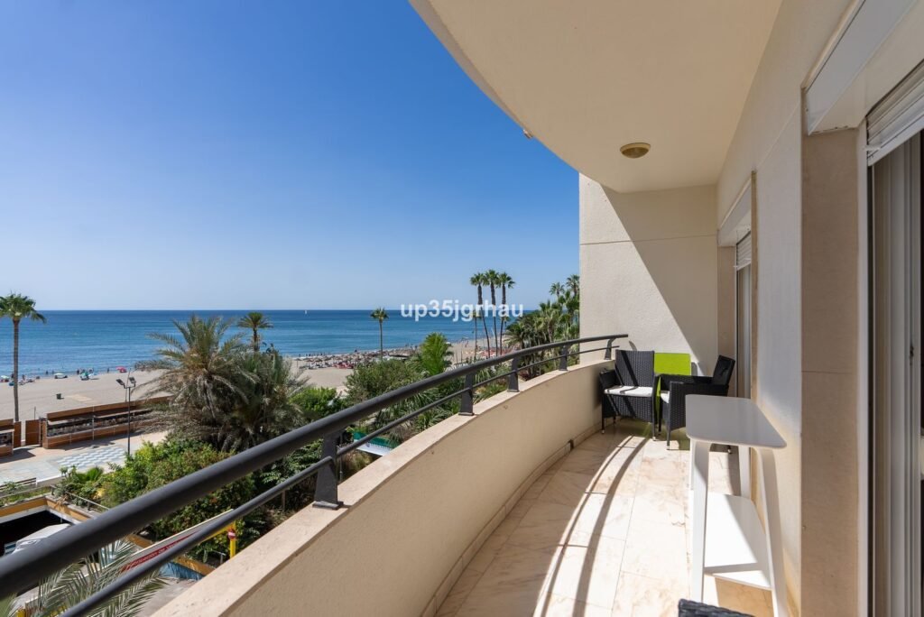 3 Bed Middle Floor Apartment for Sale in Estepona – Beachfront Sea Views
