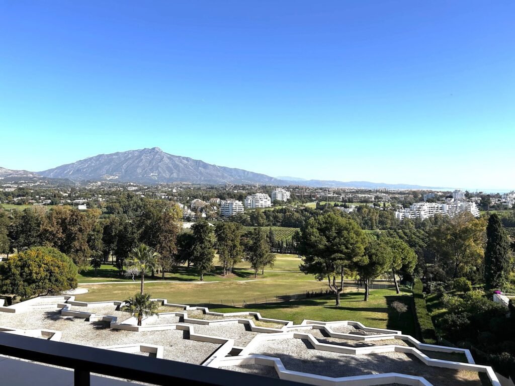 2 Bed Middle Floor Apartment for Sale in Estepona – Dual Terraces & Mountain Views