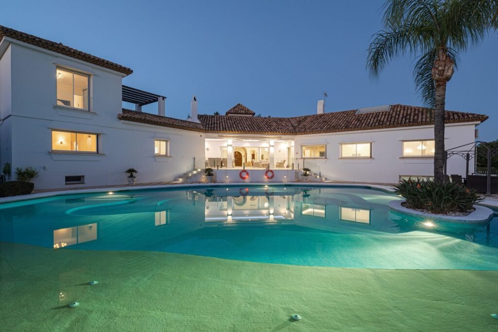 6 Bed Detached Villa for Sale in El Paraiso – Sea Views & Indoor Pool