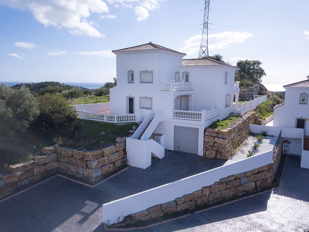 4 Bed Detached Villa for Sale in Estepona – Private Pool & Sea Views