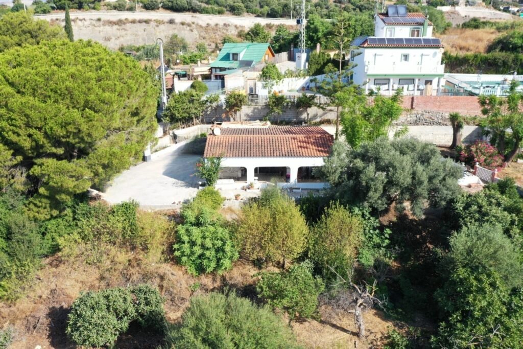 2 Bed Farm for Sale in Estepona – Seghers Plot with Pool