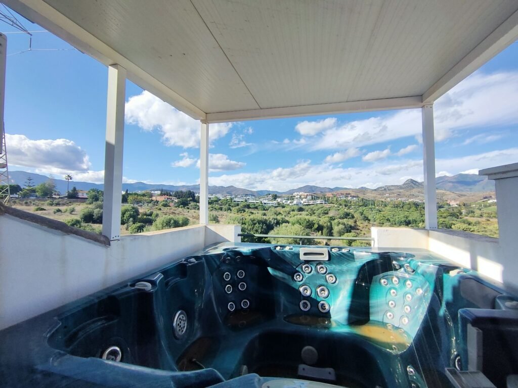 4 Bed Semi-Detached House for Sale in Cancelada – 4 Levels & Jacuzzi Solarium