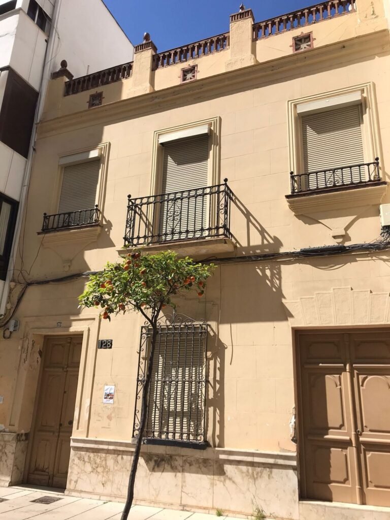 8 Bed Townhouse for Sale in Estepona – South-Facing Restoration Project