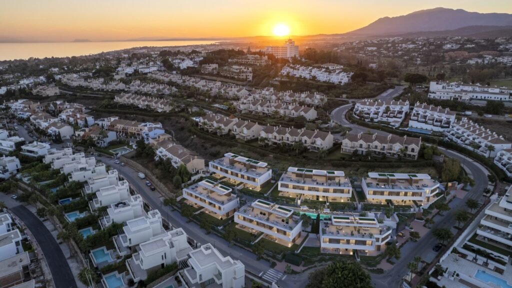4 Bed Semi-Detached House for Sale in El Paraiso – Boutique Resort Living