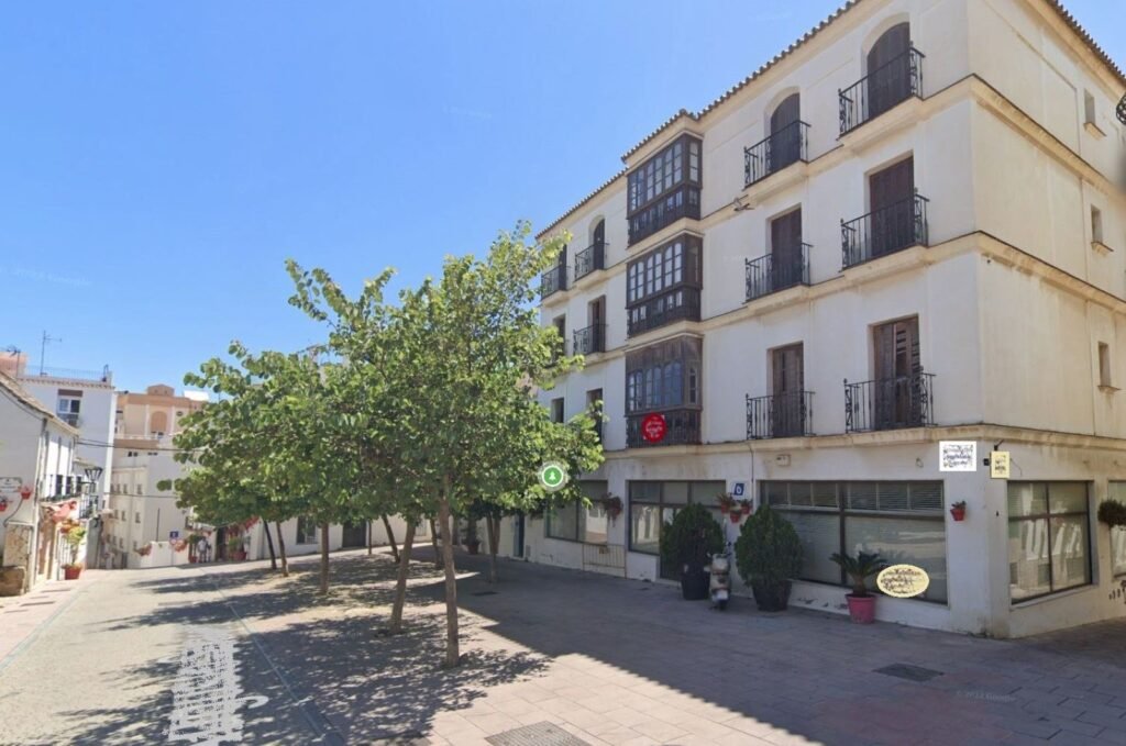 Business for Sale in Estepona – Central Building 200m from Beach