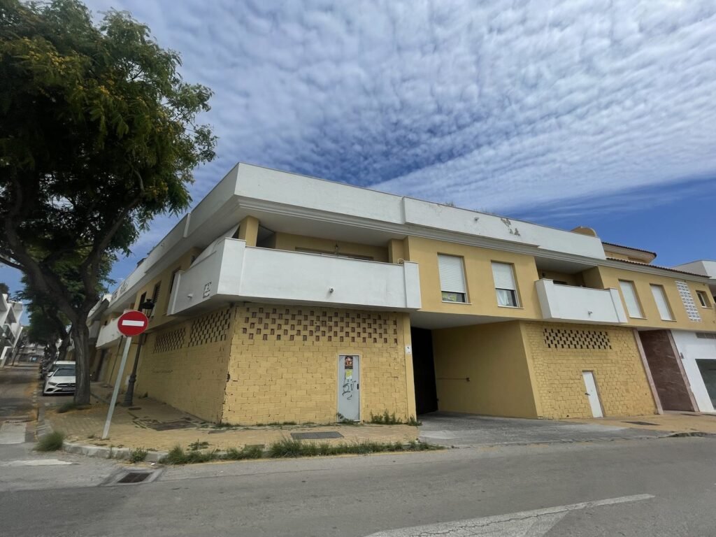 36 Bed Hotel for Sale in Cancelada – 36 Rooms Across 3 Floors