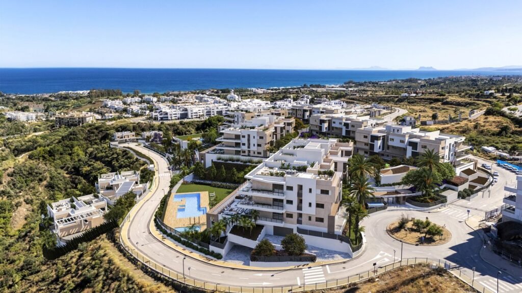 2 Bed Ground Floor Apartment for Sale in Estepona – Sea Views Near the Beach