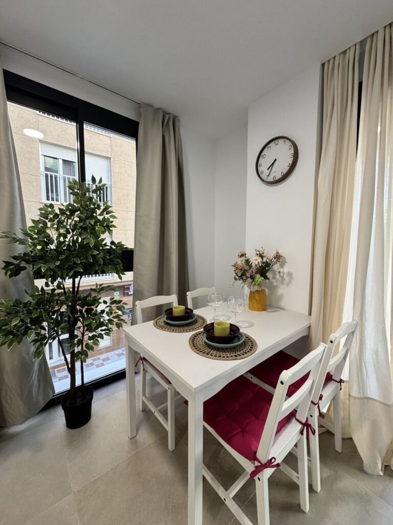 2 Bed Middle Floor Apartment for Sale in Estepona – 50m from the Coast