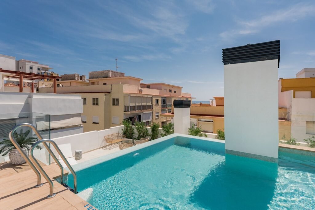 2 Bed Top Floor Apartment for Sale in Estepona – Rooftop Pool & Sea Views