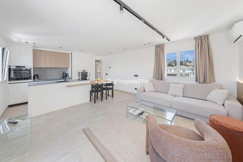 2 Bed Penthouse for Sale in Estepona – Renovated Home Near Tennis & Padel