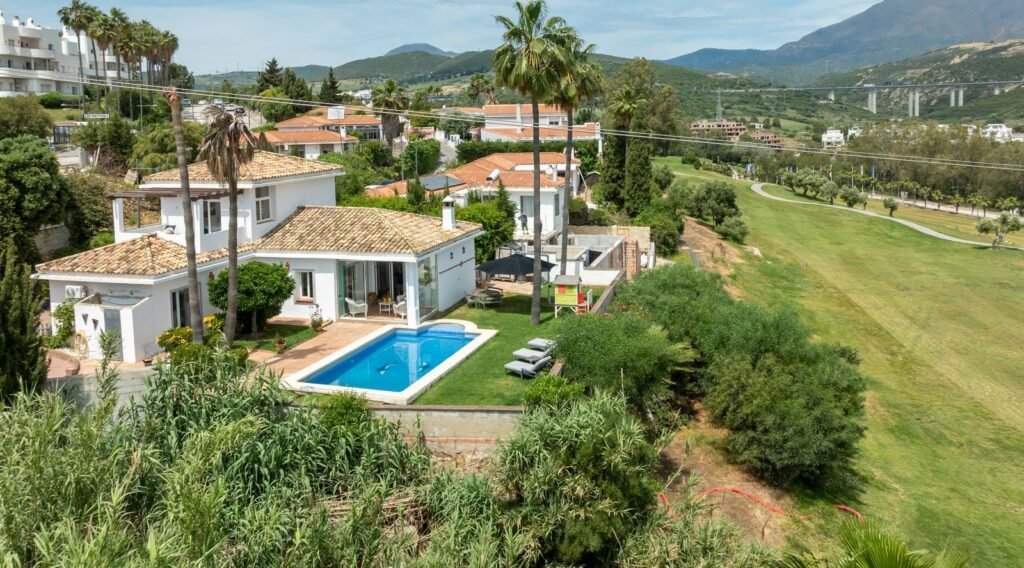 3 Bed Detached Villa for Sale in Estepona – Frontline Golf with Sea Views