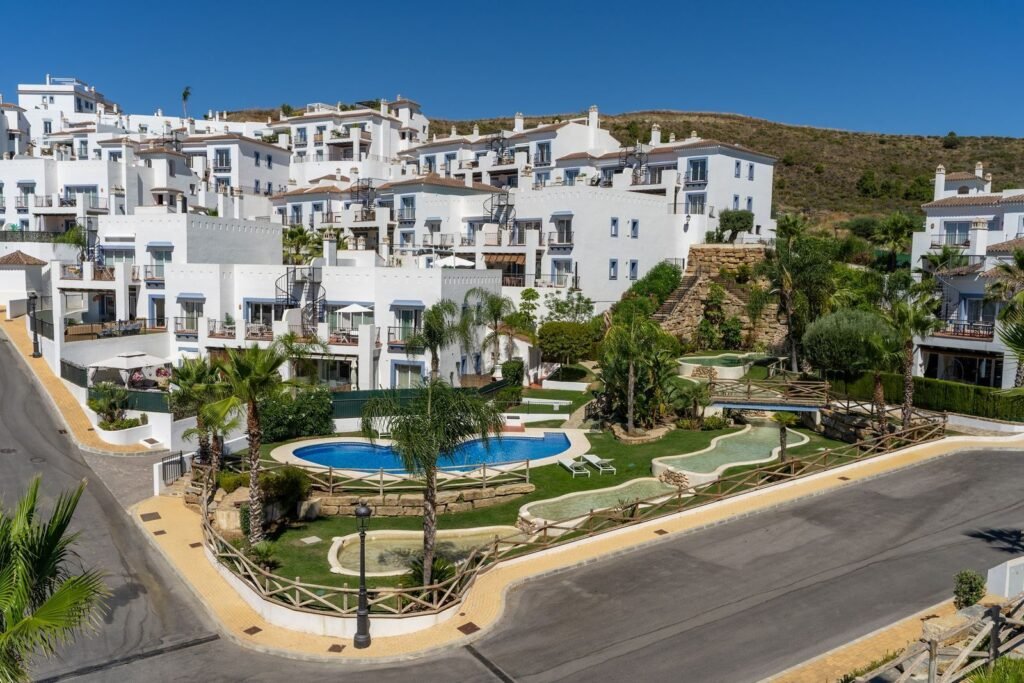 3 Bed Ground Floor Apartment for Sale in El Paraiso – South-Facing Terrace