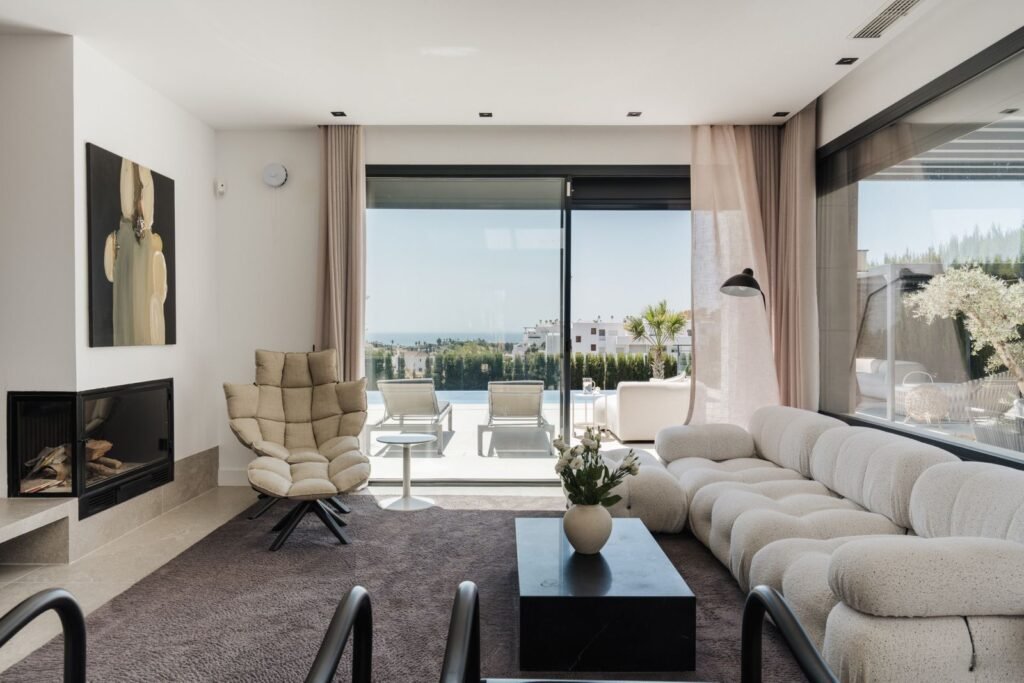 4 Bed Detached Villa for Sale in Estepona – Sea Views & Infinity Pool