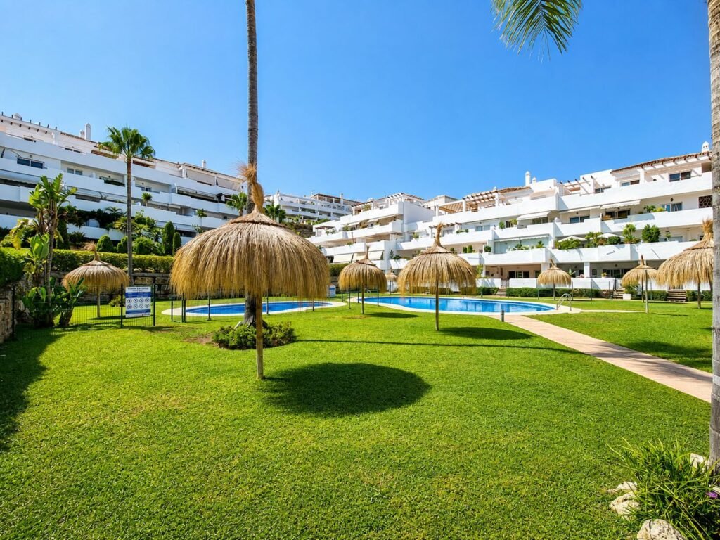 2 Bed Top Floor Apartment for Sale in Selwo – Pool & Garden Views