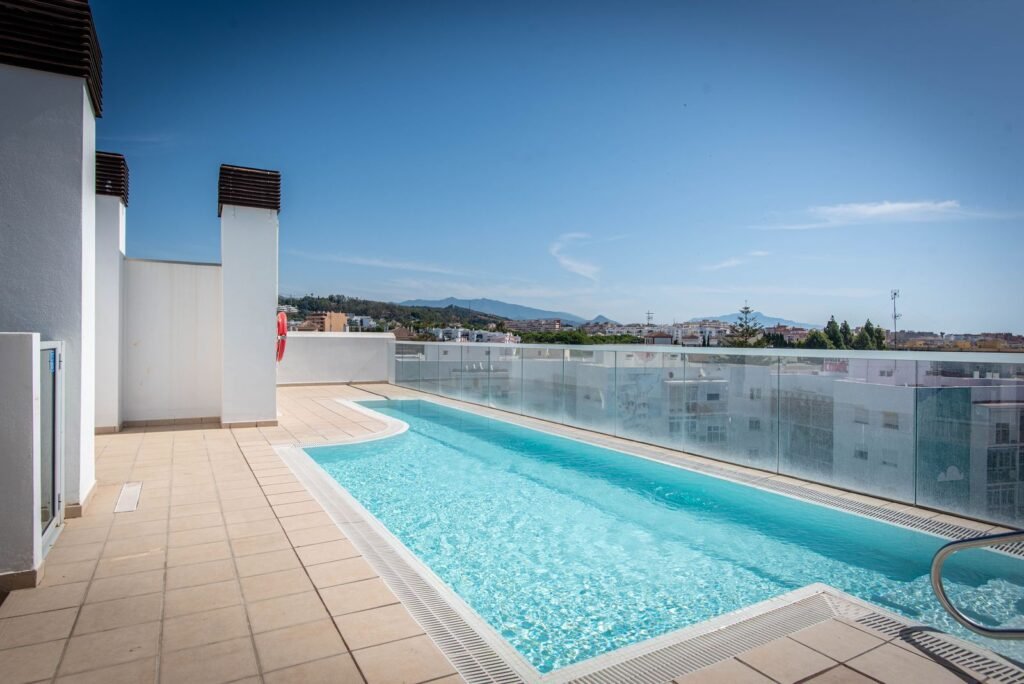 2 Bed Middle Floor Apartment for Sale in Estepona – West-Facing with Pool & Garage