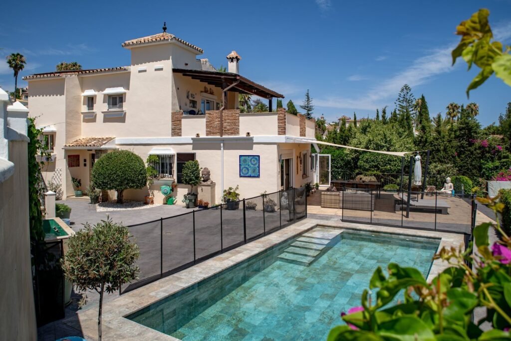 6 Bed Detached Villa for Sale in El Padron – Pool, Guest Bungalow & Sea Views