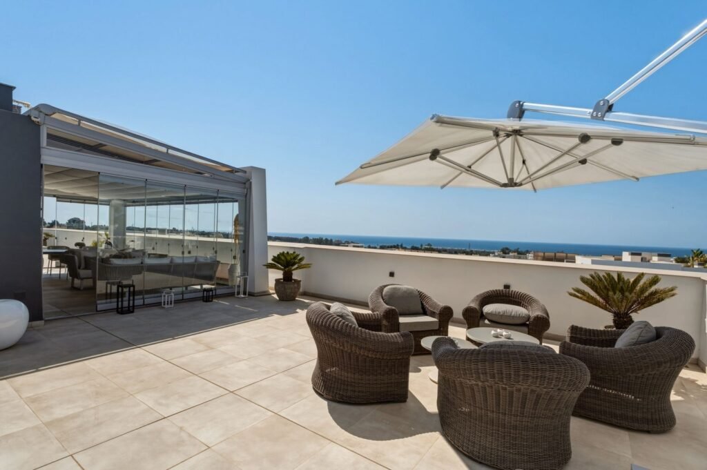 4 Bed Penthouse for Sale in Selwo – Whole Top Floor with 240 m² Terraces