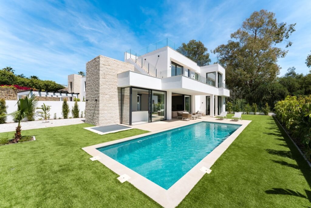 5 Bed Detached Villa for Sale in Atalaya – Pool, Solarium & 5 En-Suite Bedrooms
