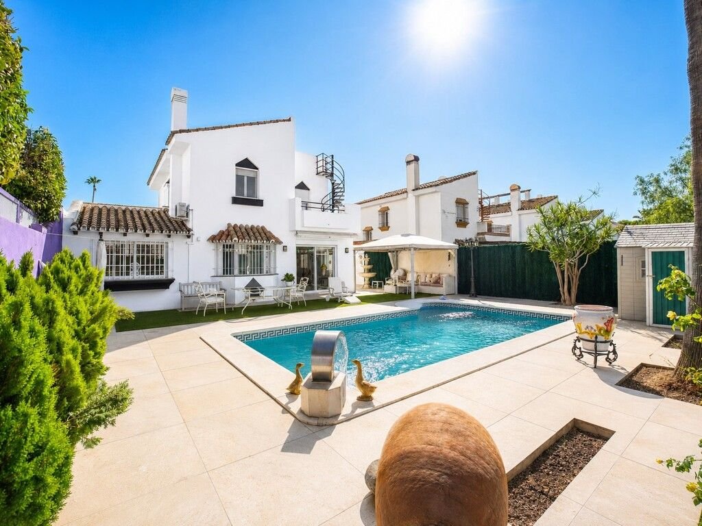 4 Bed Detached Villa for Sale in Atalaya – Private Pool & Beach Walk