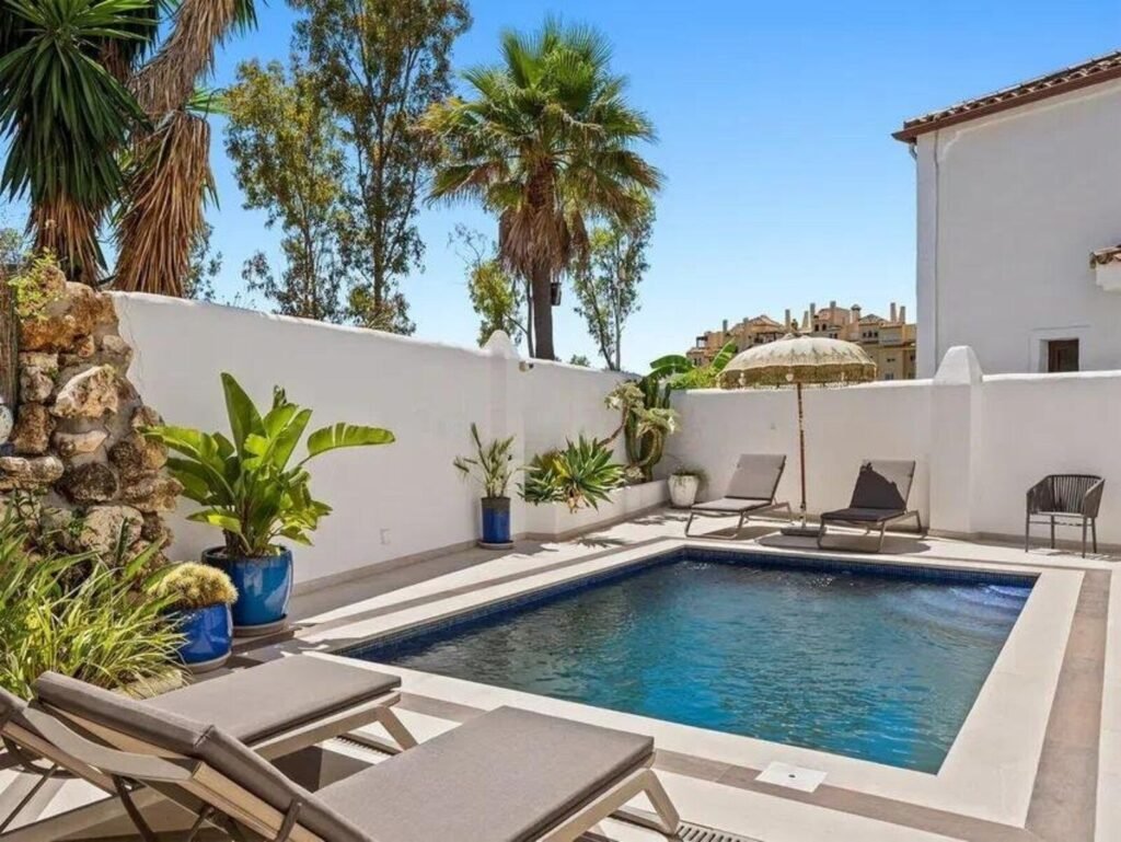 4 Bed Detached Villa for Sale in Selwo – Private Pool & Golf Community