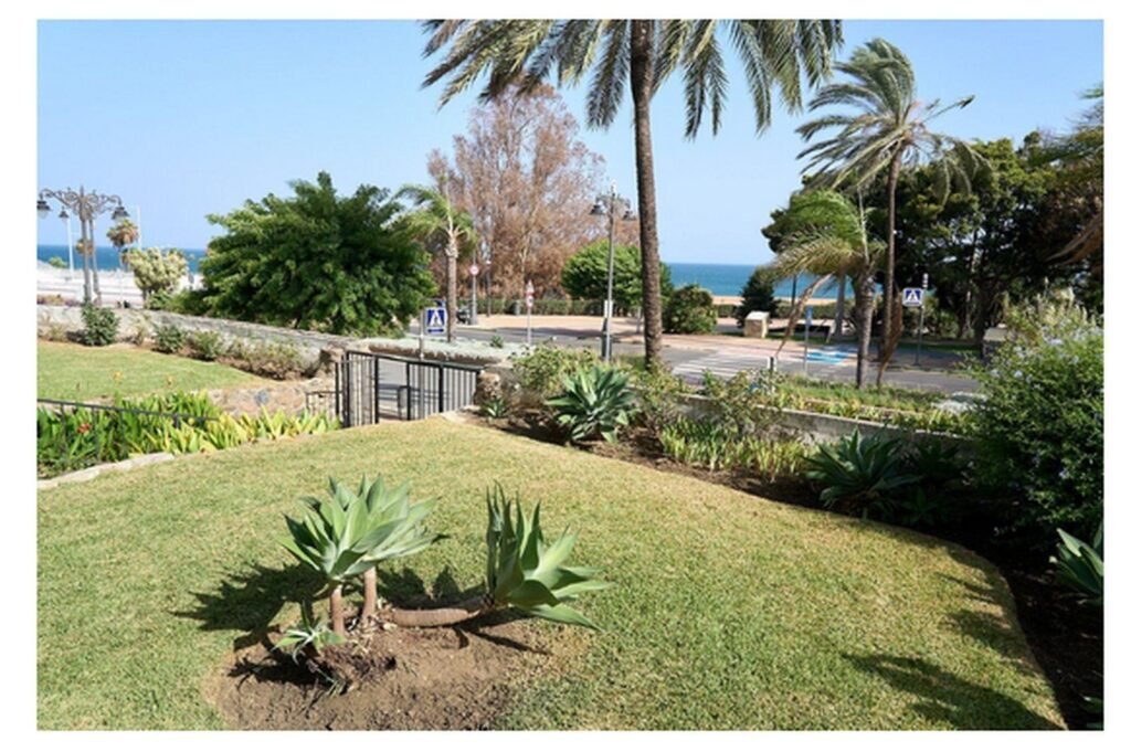 3 Bed Middle Floor Apartment for Sale in Estepona – Frontline Beach with Sea Views
