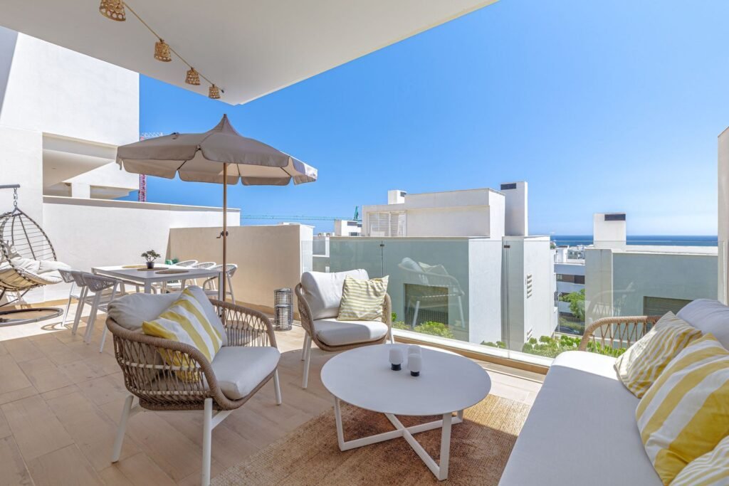 3 Bed Middle Floor Apartment for Sale in Estepona – Corner Home with Sea Views