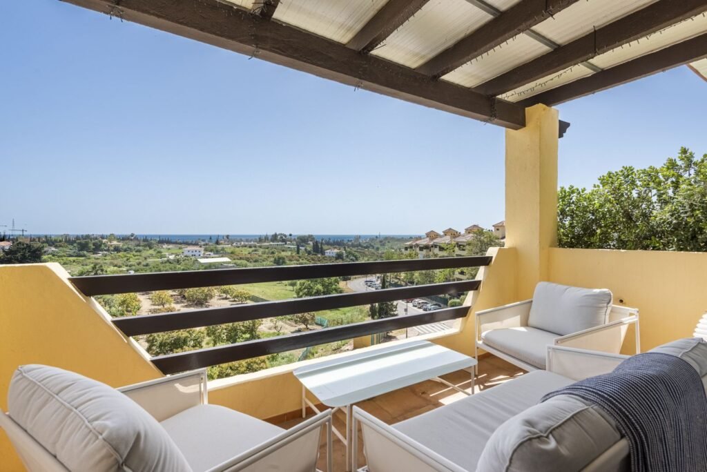 2 Bed Top Floor Apartment for Sale in Selwo – Sea Views on the New Golden Mile