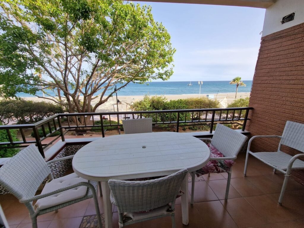 2 Bed Middle Floor Apartment for Sale in Estepona – Frontline Sea Views
