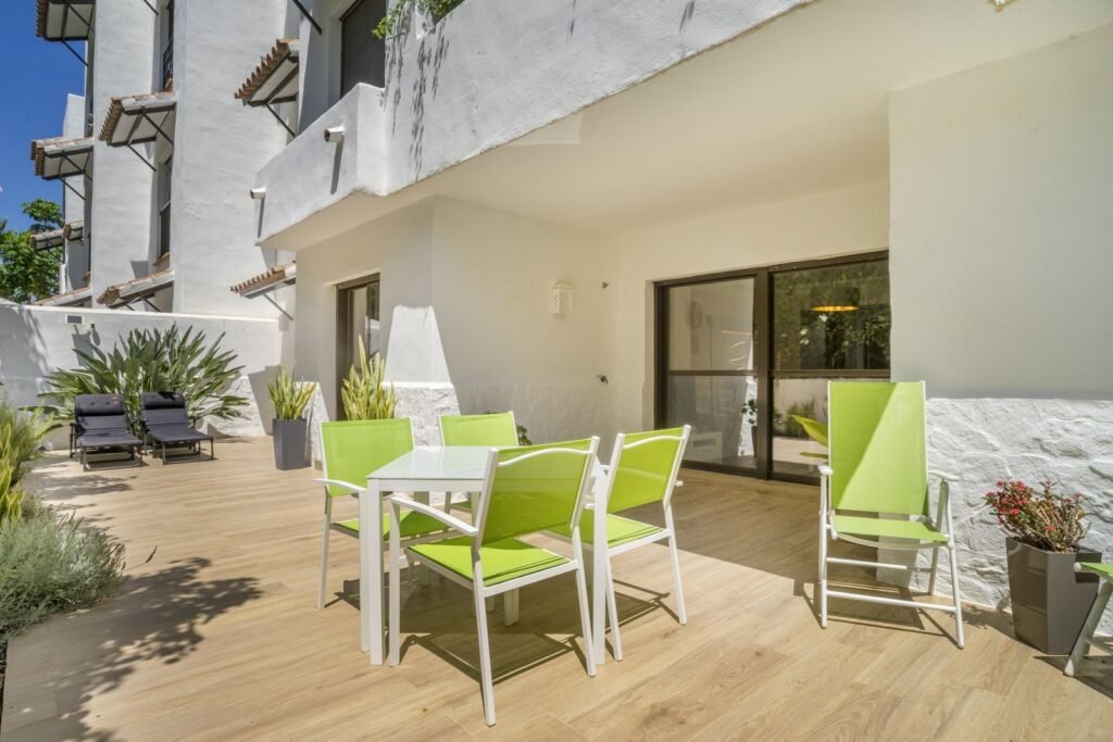 2 Bed Ground Floor Apartment for Sale in Estepona – West-Facing Terrace in Selwo