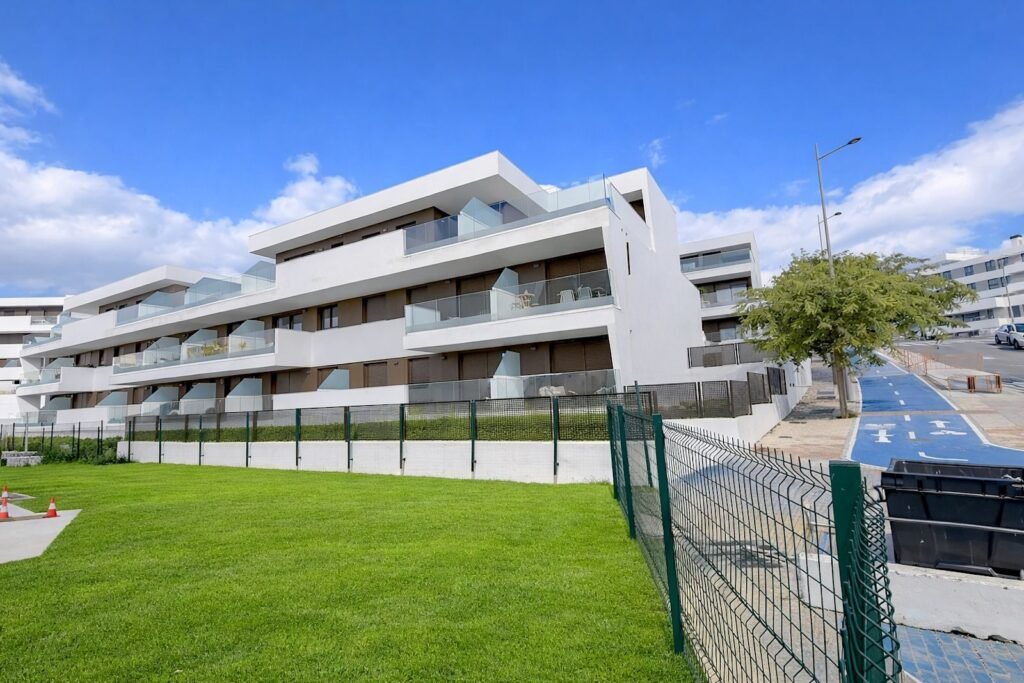 2 Bed Middle Floor Apartment for Sale in Estepona – Furnished with Pool & Terrace
