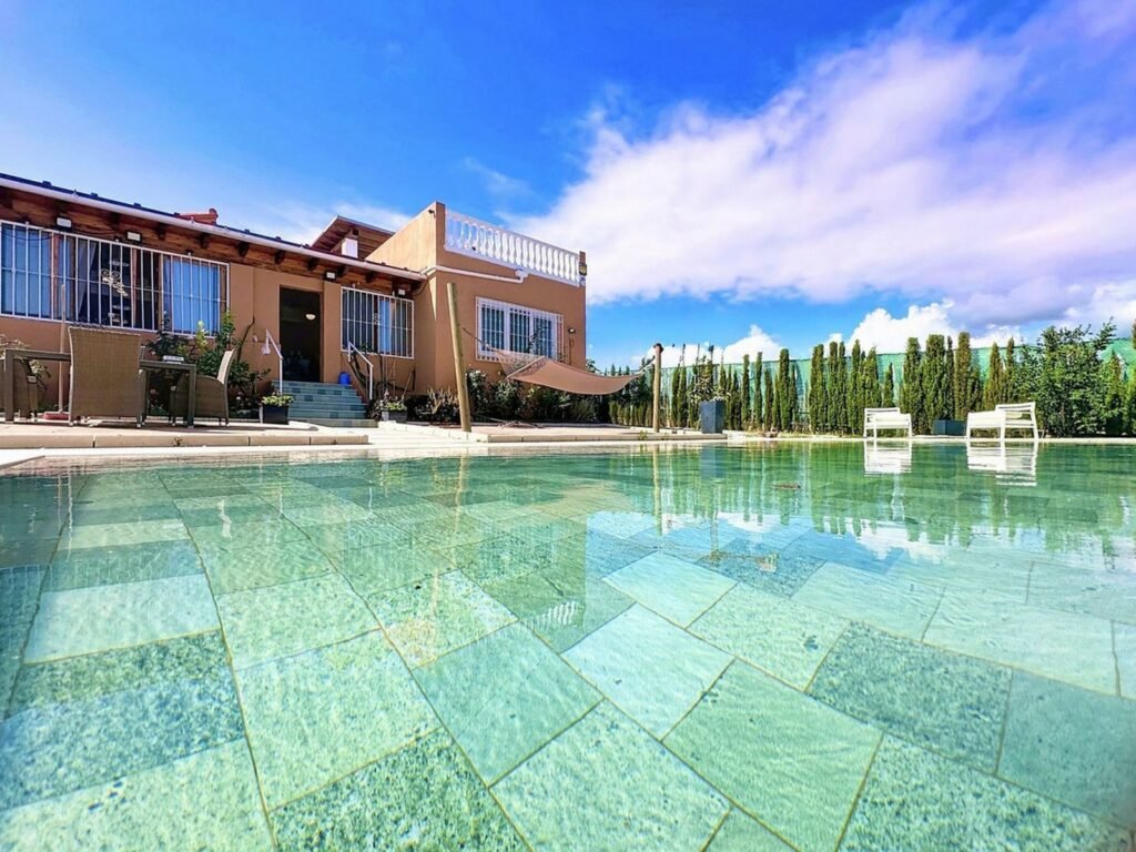 3 Bed Detached Villa for Sale in Estepona – Private Pool & Panoramic Views