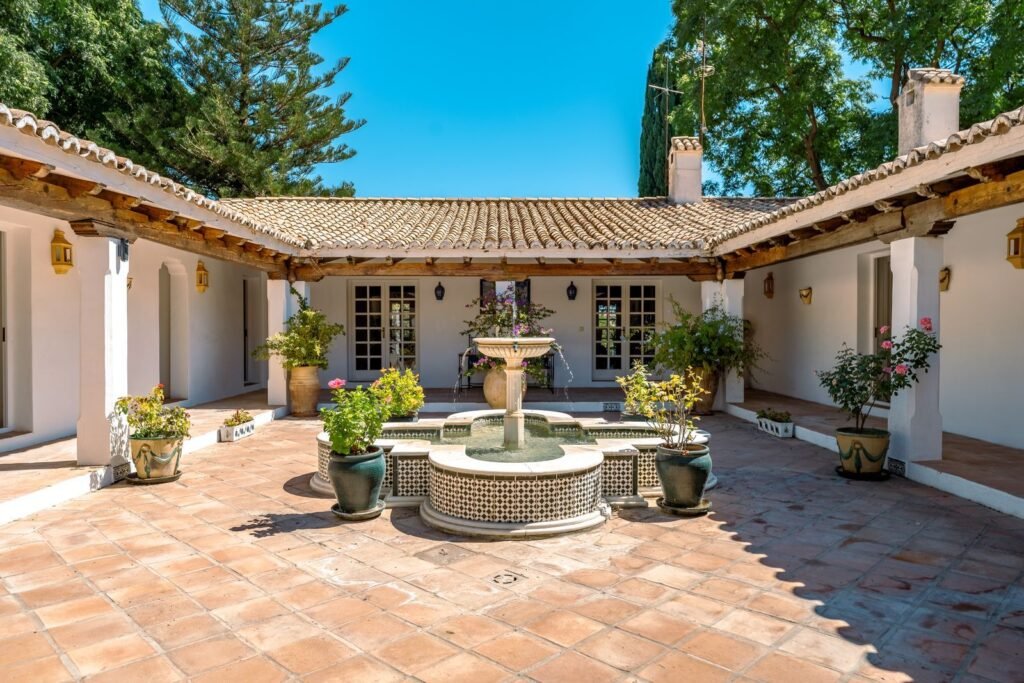 8 Bed Finca – Cortijo for Sale in Cancelada – Lakeside Andalusian Estate