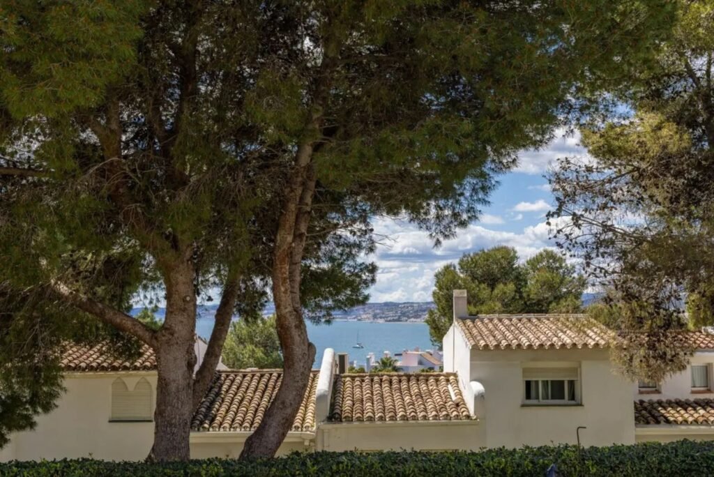 1 Bed Ground Floor Apartment for Sale in Estepona – Sea Views & Tourist License
