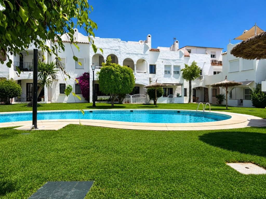 4 Bed Townhouse for Sale in Bel Air – Office, 50 m² Terrace & Pools